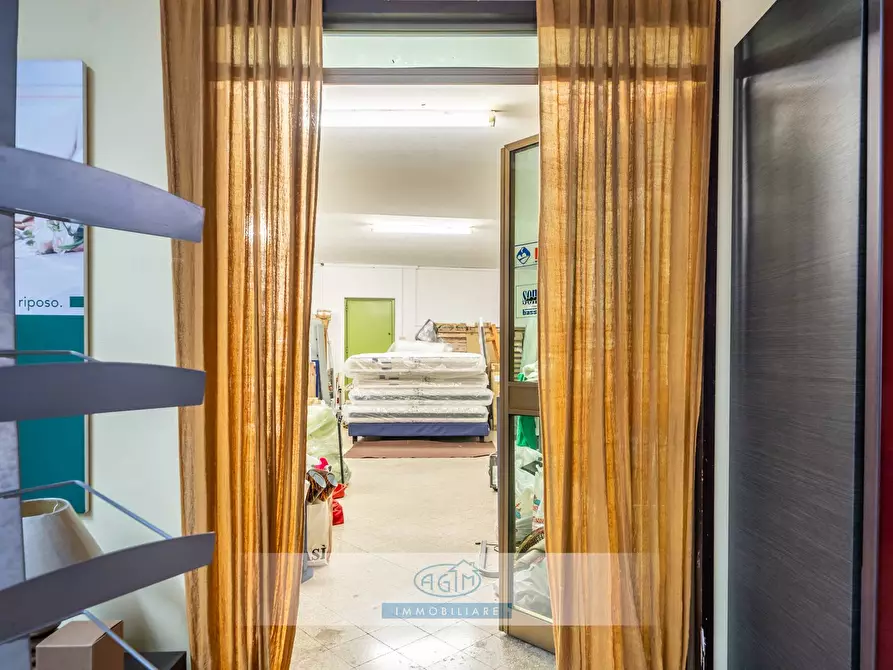 Immagine 27 di Locale commerciale in affitto  in Via Vincenzo Barbera 21 a Palermo