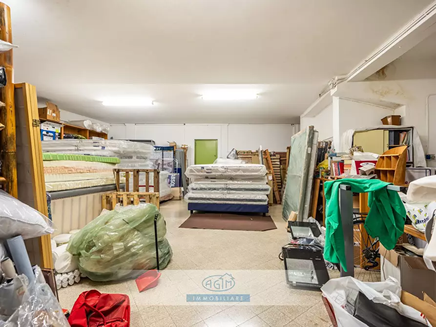 Immagine 28 di Locale commerciale in affitto  in Via Vincenzo Barbera 21 a Palermo