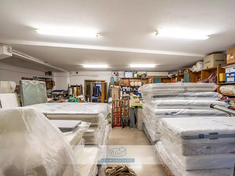 Immagine 29 di Locale commerciale in affitto  in Via Vincenzo Barbera 21 a Palermo