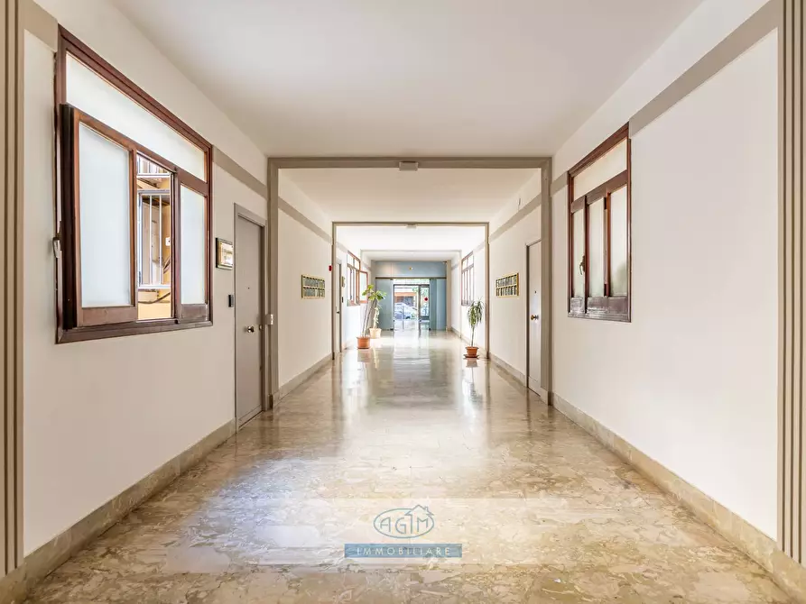 Immagine 32 di Locale commerciale in affitto  in Via Vincenzo Barbera 21 a Palermo