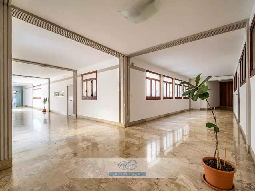 Immagine 33 di Locale commerciale in affitto  in Via Vincenzo Barbera 21 a Palermo