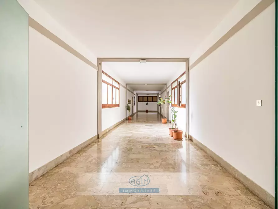 Immagine 34 di Locale commerciale in affitto  in Via Vincenzo Barbera 21 a Palermo