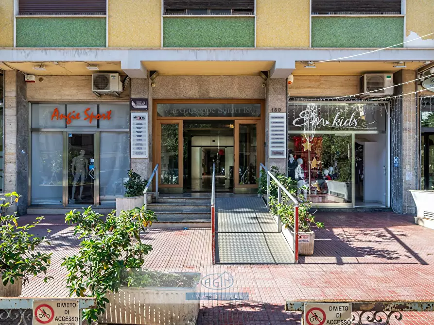 Immagine 43 di Locale commerciale in affitto  in Via Vincenzo Barbera 21 a Palermo