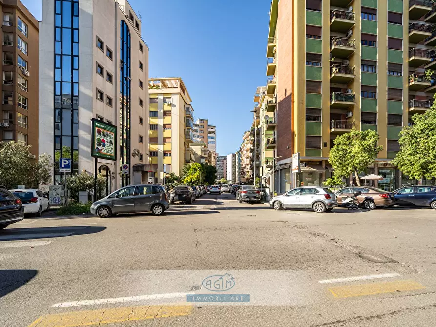 Immagine 45 di Locale commerciale in affitto  in Via Vincenzo Barbera 21 a Palermo