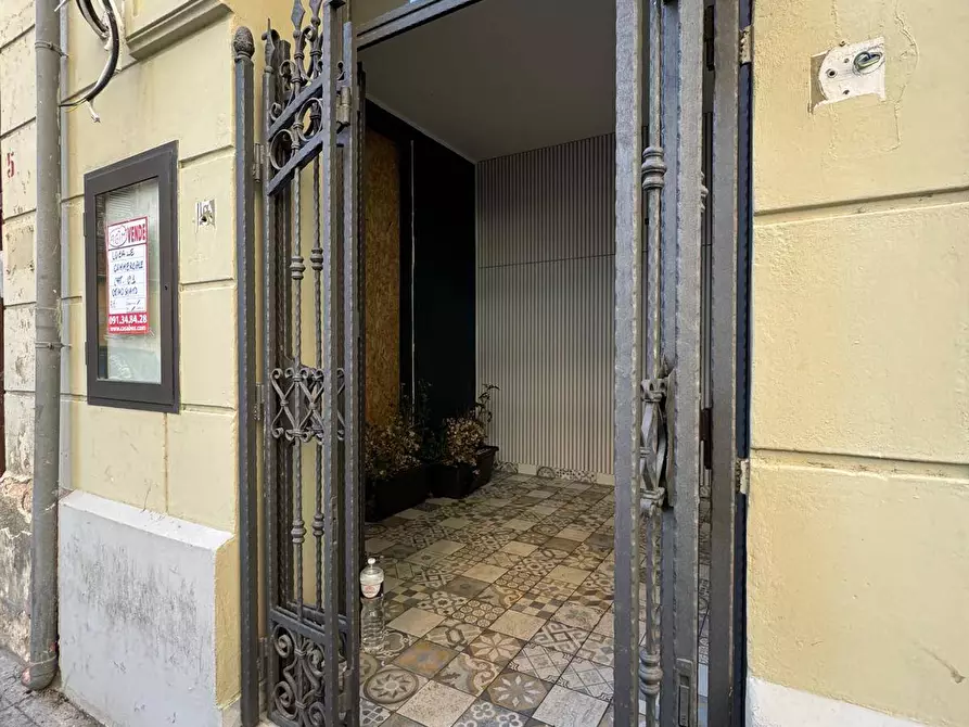 Immagine 19 di Locale commerciale in vendita  in Via Valenti 3 a Palermo