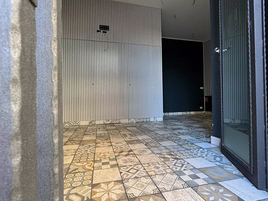 Immagine 21 di Locale commerciale in vendita  in Via Valenti 3 a Palermo