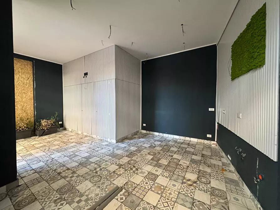 Immagine 23 di Locale commerciale in vendita  in Via Valenti 3 a Palermo