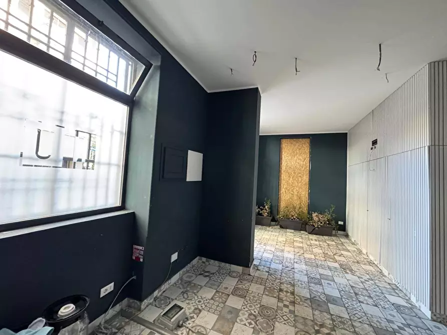 Immagine 25 di Locale commerciale in vendita  in Via Valenti 3 a Palermo