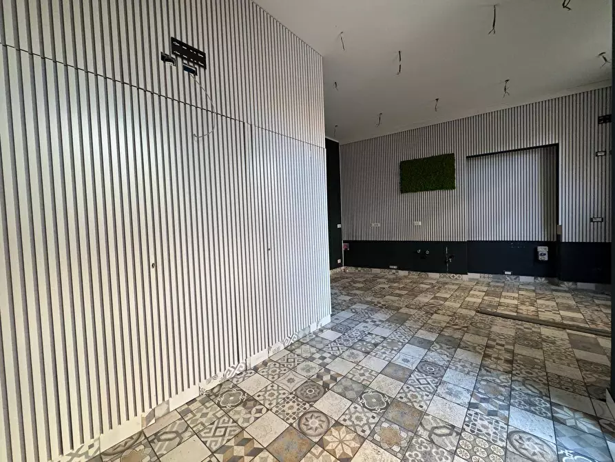 Immagine 29 di Locale commerciale in vendita  in Via Valenti 3 a Palermo
