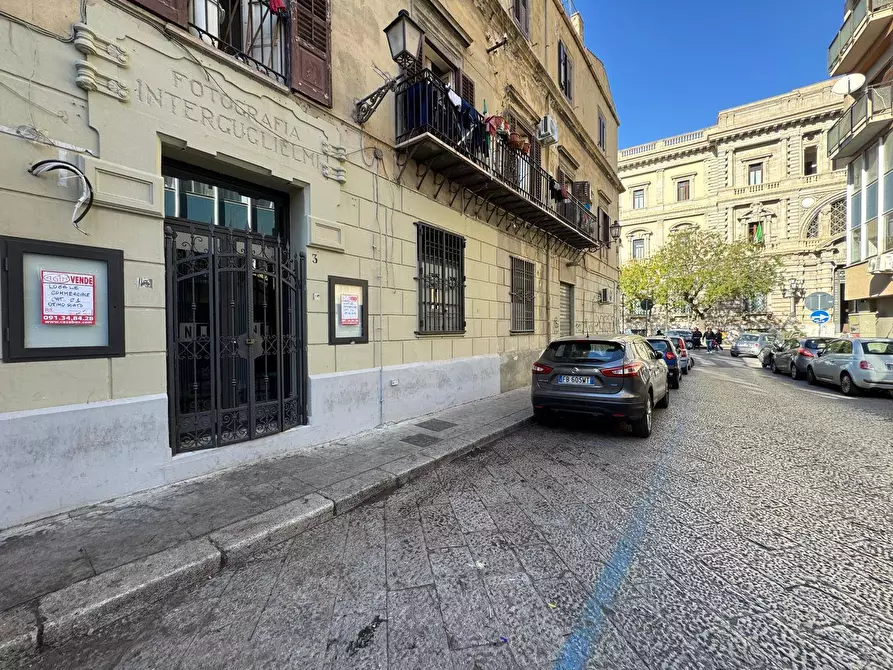 Immagine 33 di Locale commerciale in vendita  in Via Valenti 3 a Palermo
