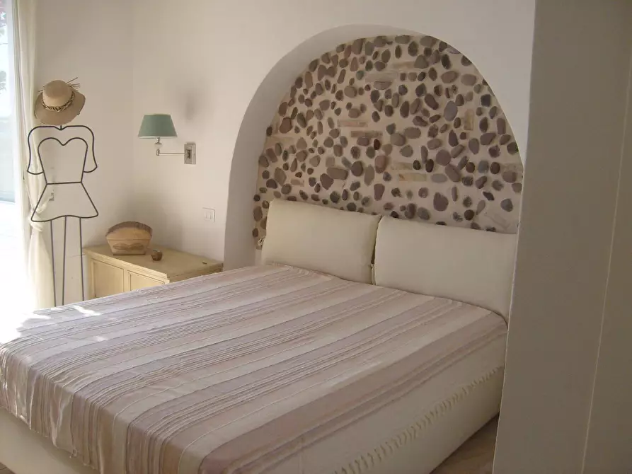 Immagine 7 di Villa in vendita  in Via Rinascente a Santa Marina Salina