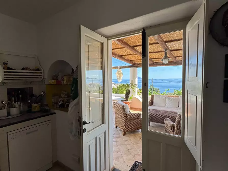 Immagine 26 di Villa in vendita  in Via Rinascente a Santa Marina Salina