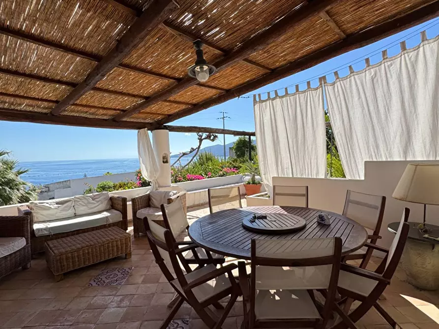 Immagine 30 di Villa in vendita  in Via Rinascente a Santa Marina Salina