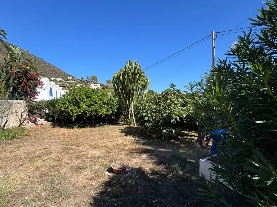 Immagine 41 di Villa in vendita  in Via Rinascente a Santa Marina Salina