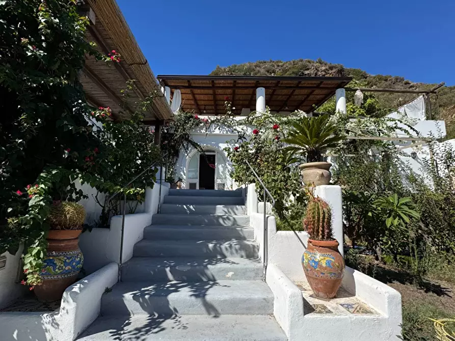 Immagine 42 di Villa in vendita  in Via Rinascente a Santa Marina Salina