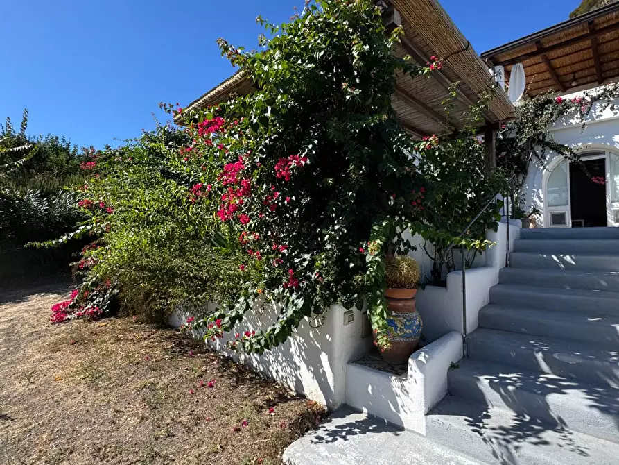 Immagine 43 di Villa in vendita  in Via Rinascente a Santa Marina Salina