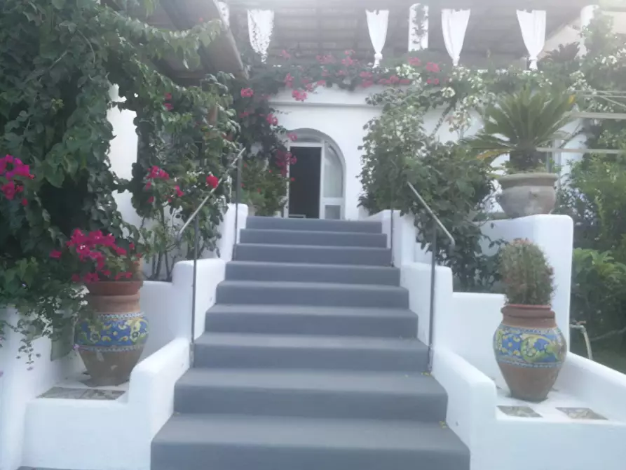 Immagine 4 di Villa in vendita  in Via Rinascente a Santa Marina Salina