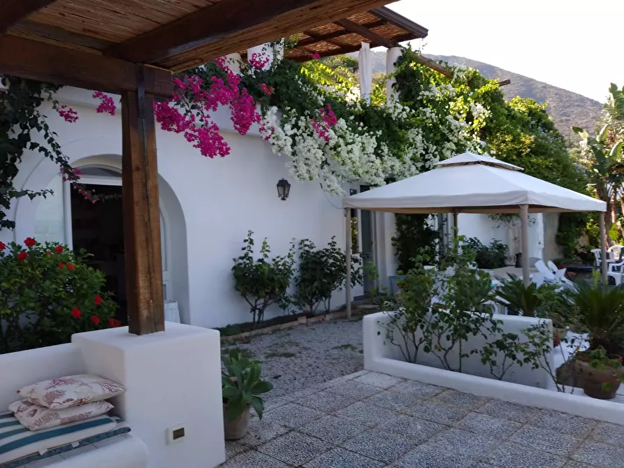 Immagine 45 di Villa in vendita  in Via Rinascente a Santa Marina Salina