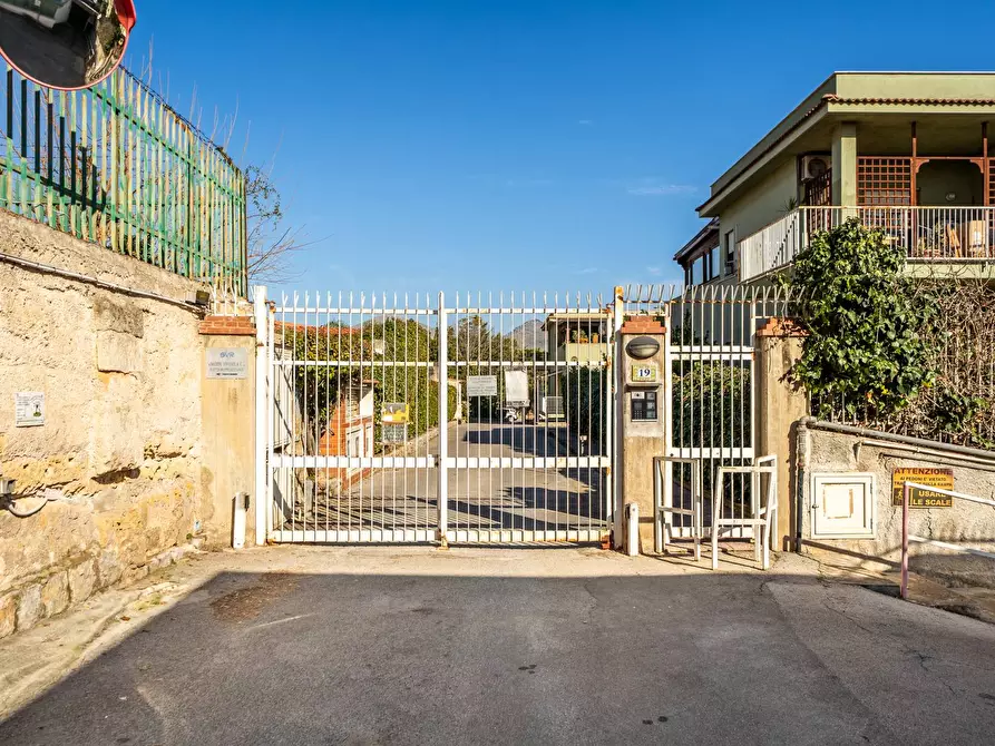 Immagine 5 di Appartamento in vendita  in Viale Della Resurrezione 19 a Palermo