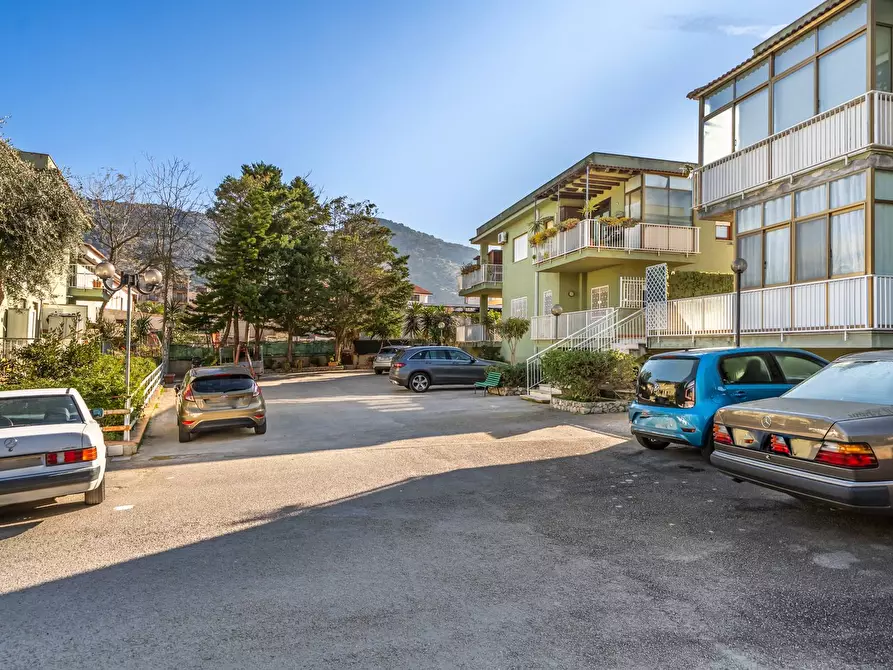 Immagine 10 di Appartamento in vendita  in Viale Della Resurrezione 19 a Palermo