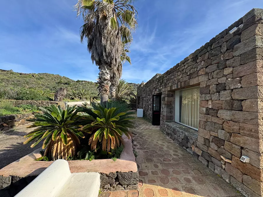 Immagine 1 di Locale commerciale in vendita  in Strada Perimetrale a Pantelleria