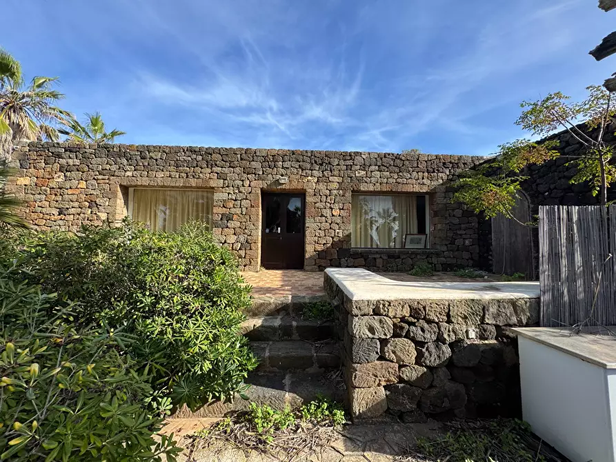 Immagine 2 di Locale commerciale in vendita  in Strada Perimetrale a Pantelleria