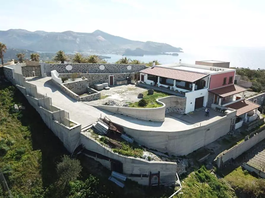 Immagine 1 di Villa in vendita  in via San Salvatore snc a Fondachelli-Fantina