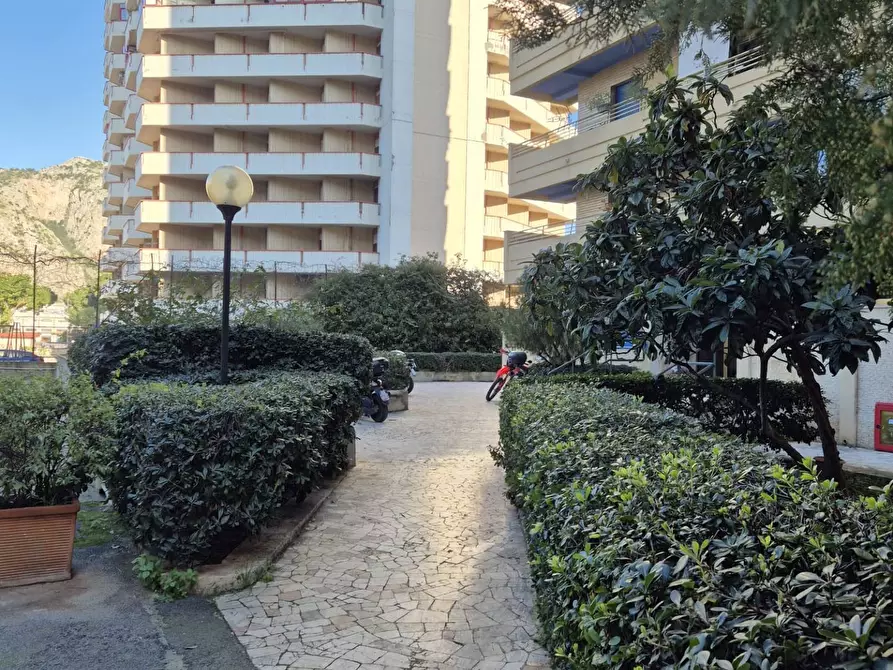 Immagine 14 di Appartamento in vendita  in Viale Croce Rossa 81 a Palermo