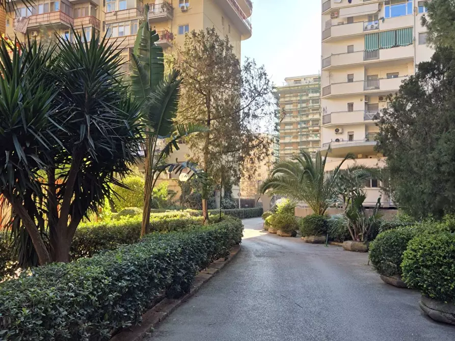 Immagine 27 di Appartamento in vendita  in Viale Croce Rossa 81 a Palermo