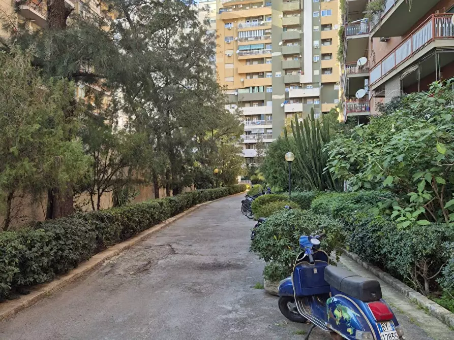 Immagine 7 di Appartamento in vendita  in Viale Croce Rossa 81 a Palermo