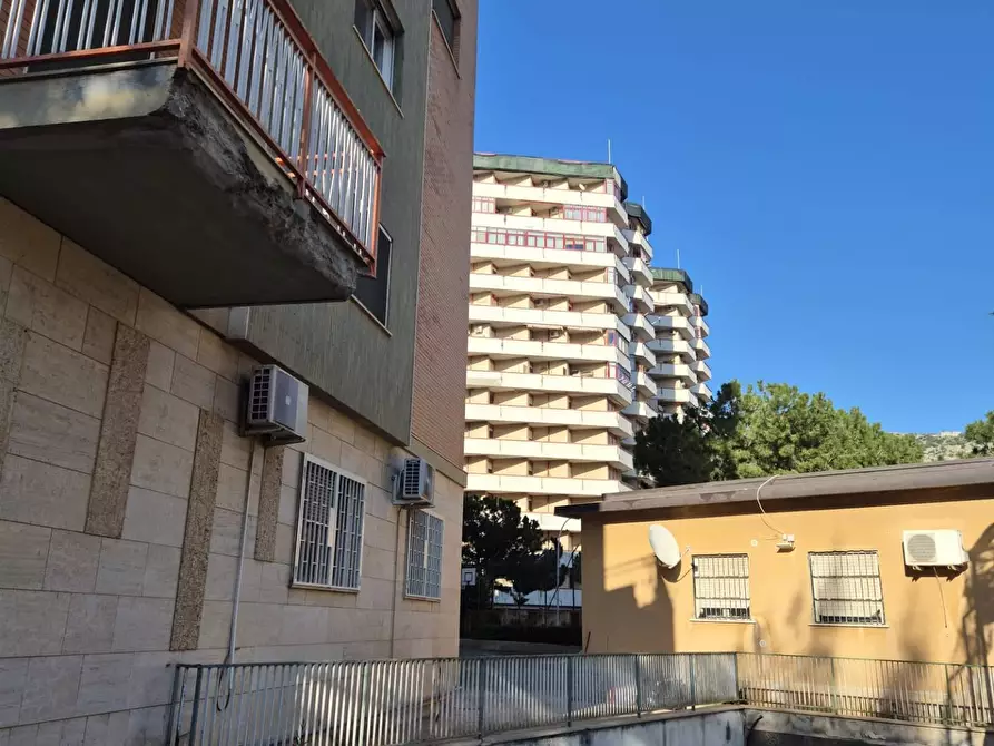 Immagine 5 di Appartamento in vendita  in Viale Croce Rossa 81 a Palermo