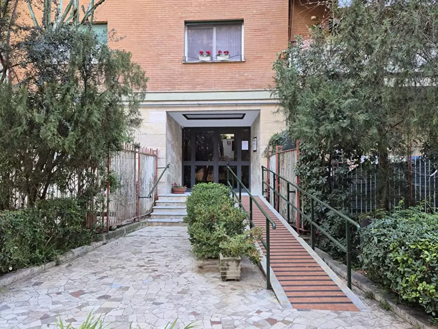 Immagine 4 di Appartamento in vendita  in Viale Croce Rossa 81 a Palermo