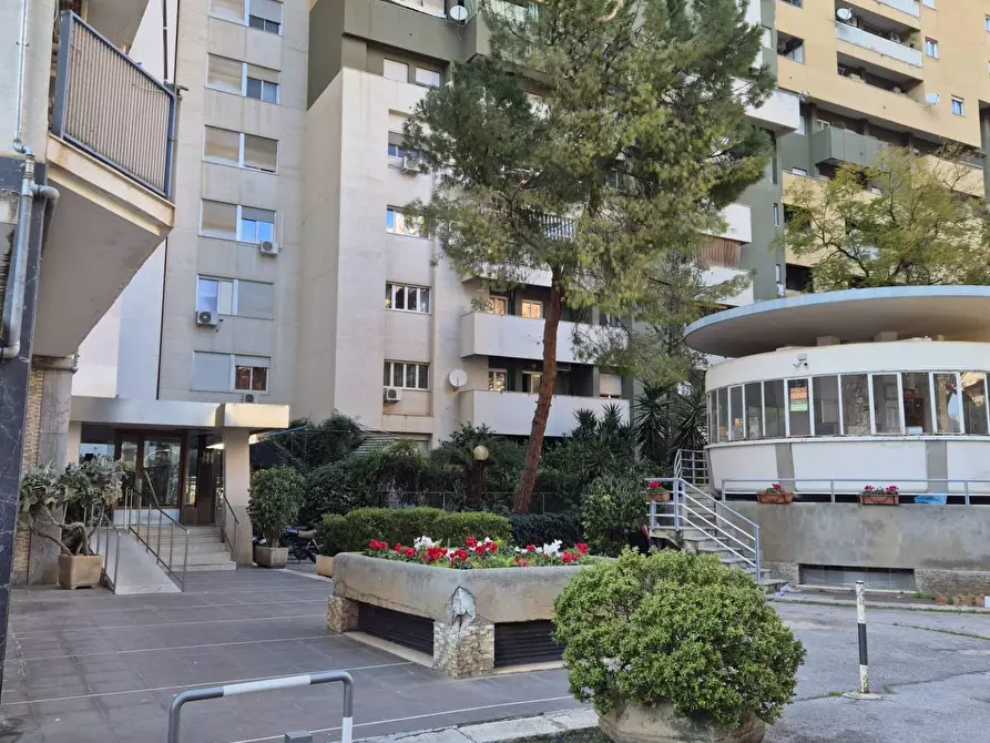 Immagine 26 di Appartamento in vendita  in Viale Croce Rossa 81 a Palermo