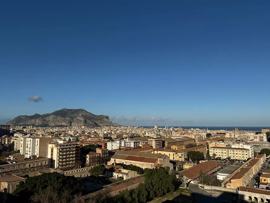 Immagine 32 di Attico in vendita  in Via Vincenzo Li Muli 102 a Palermo
