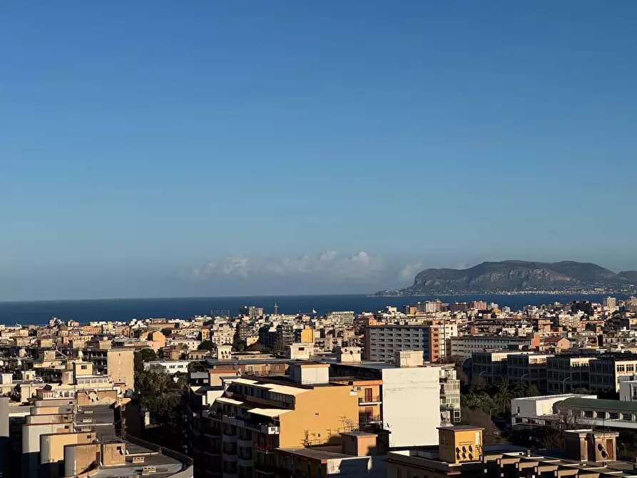 Immagine 40 di Attico in vendita  in Via Vincenzo Li Muli 102 a Palermo