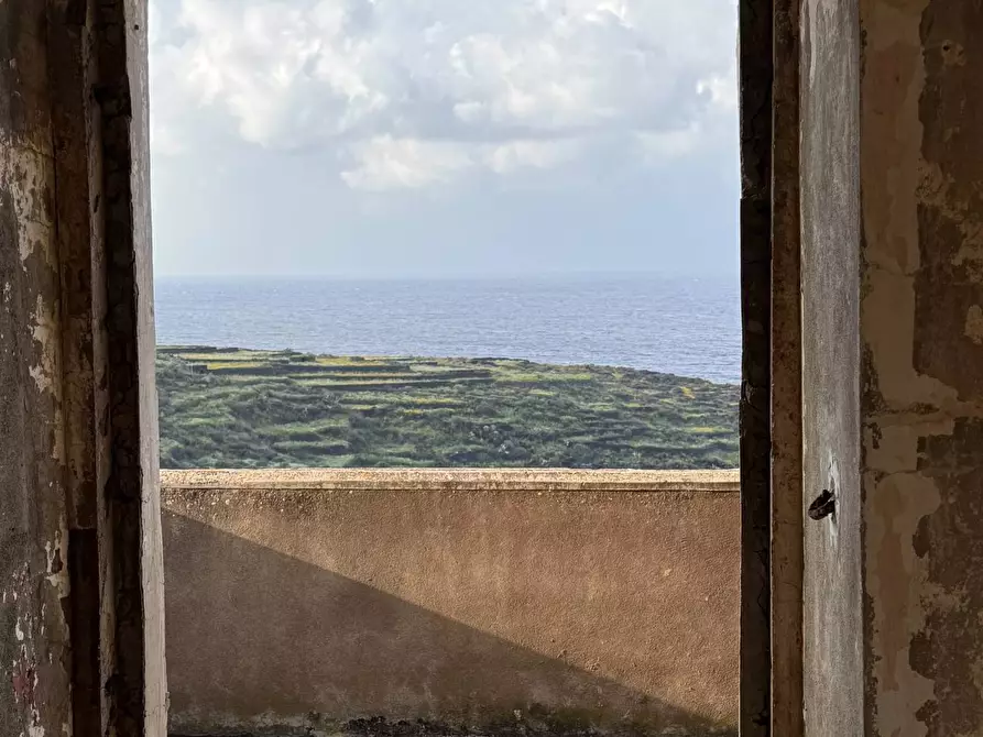 Immagine 57 di Villa in vendita  in via Le Cale snc a Pantelleria