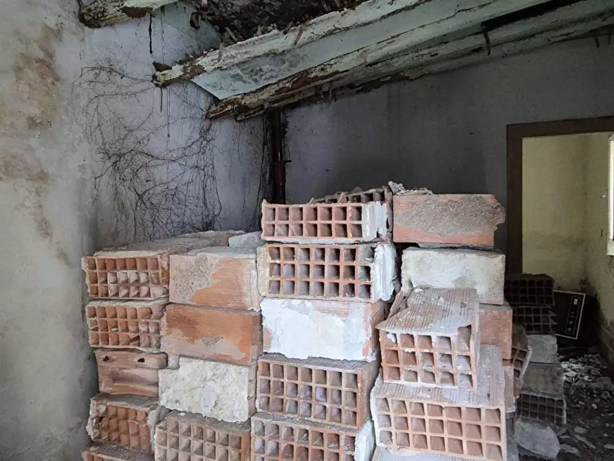 Immagine 14 di Rustico / casale in vendita  in Via Calvano snc a Fondachelli-Fantina