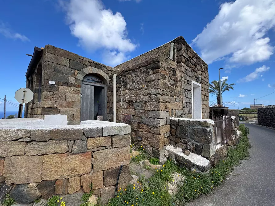 Immagine 2 di Villa in vendita  in Kania 97 a Pantelleria