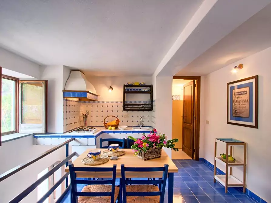 Immagine 8 di Villetta a schiera in vendita  in via Nero a Santa Marina Salina