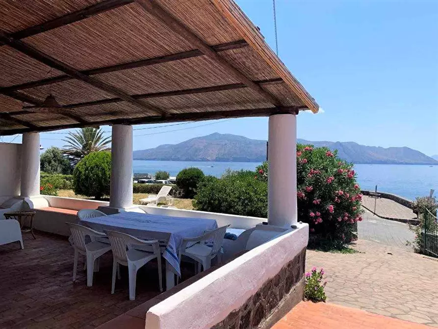 Immagine 3 di Villa in vendita  in vi Nero a Santa Marina Salina