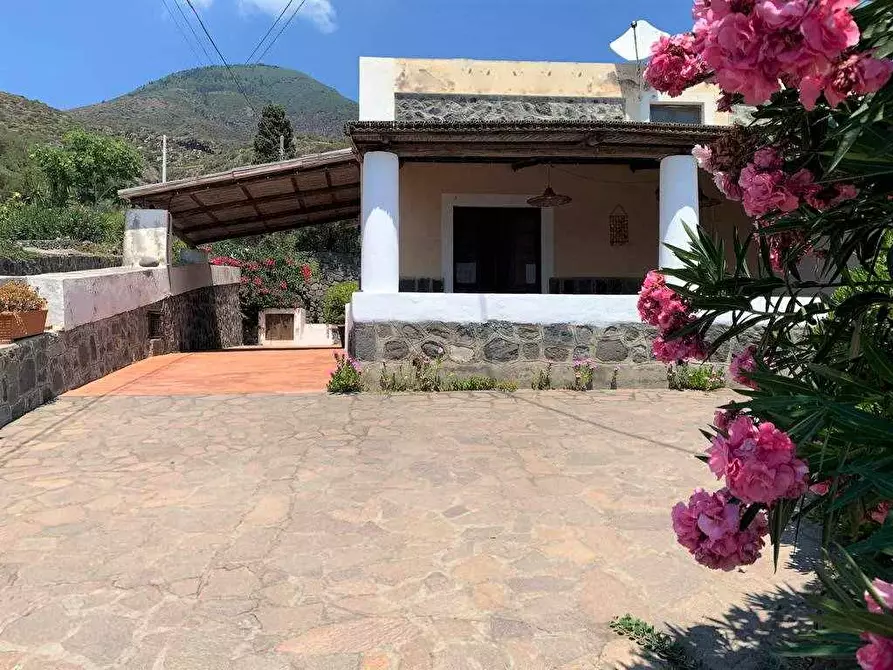 Immagine 2 di Villa in vendita  in vi Nero a Santa Marina Salina