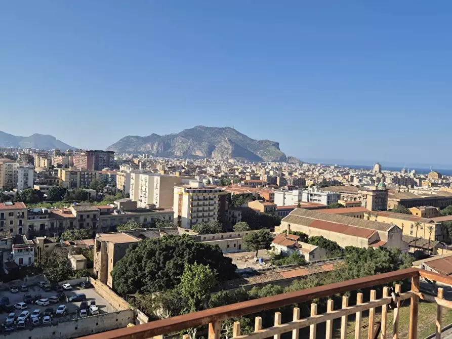 Immagine 51 di Attico in vendita  in Via Vincenzo Li Muli 102 a Palermo