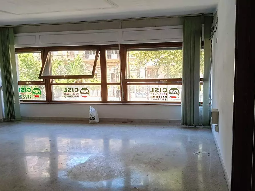 Immagine 10 di Ufficio in affitto  in Via Libertà 175 a Palermo
