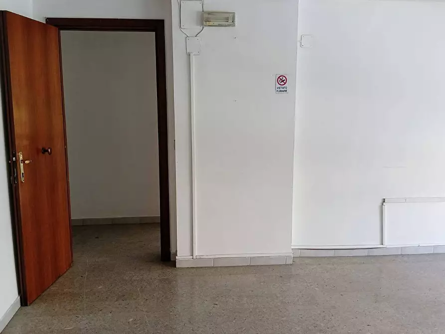 Immagine 11 di Ufficio in affitto  in Via Libertà 175 a Palermo