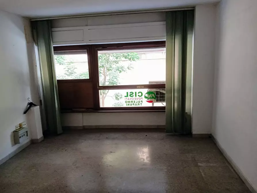 Immagine 16 di Ufficio in affitto  in Via Libertà 175 a Palermo