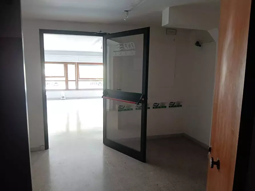 Immagine 23 di Ufficio in affitto  in Via Libertà 175 a Palermo