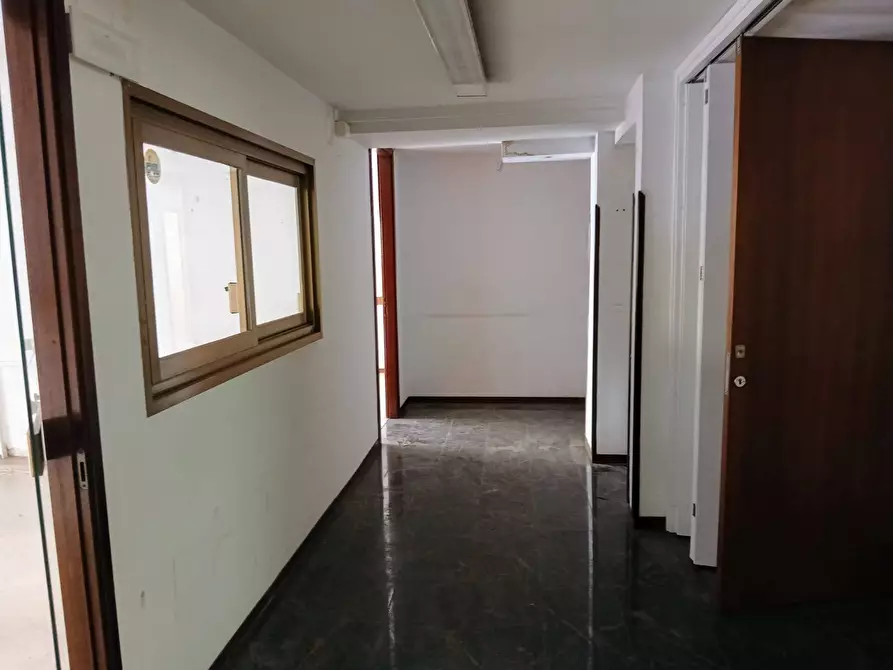 Immagine 28 di Ufficio in affitto  in Via Libertà 175 a Palermo