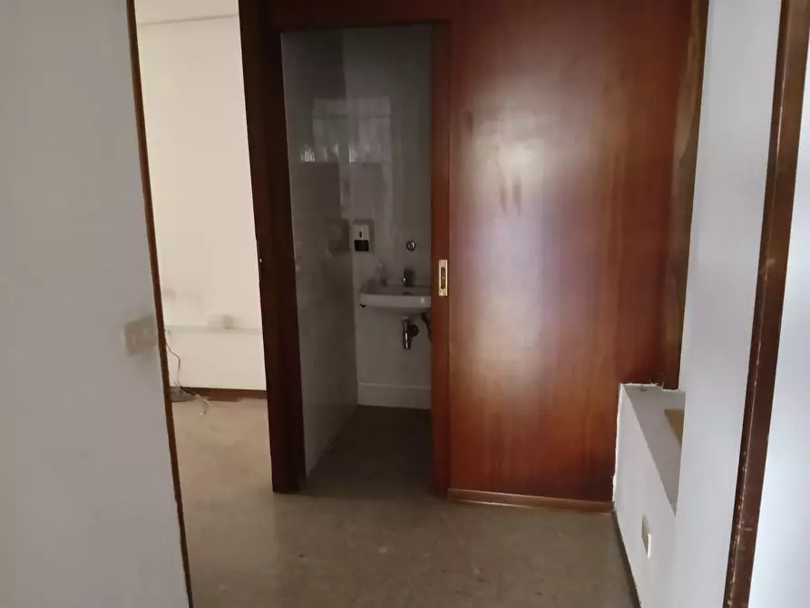 Immagine 30 di Ufficio in affitto  in Via Libertà 175 a Palermo