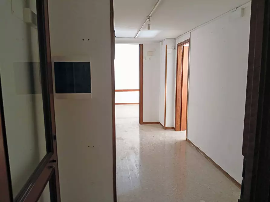 Immagine 31 di Ufficio in affitto  in Via Libertà 175 a Palermo