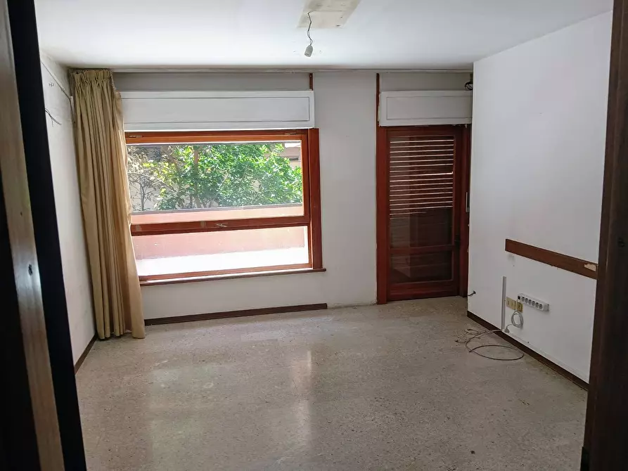 Immagine 32 di Ufficio in affitto  in Via Libertà 175 a Palermo